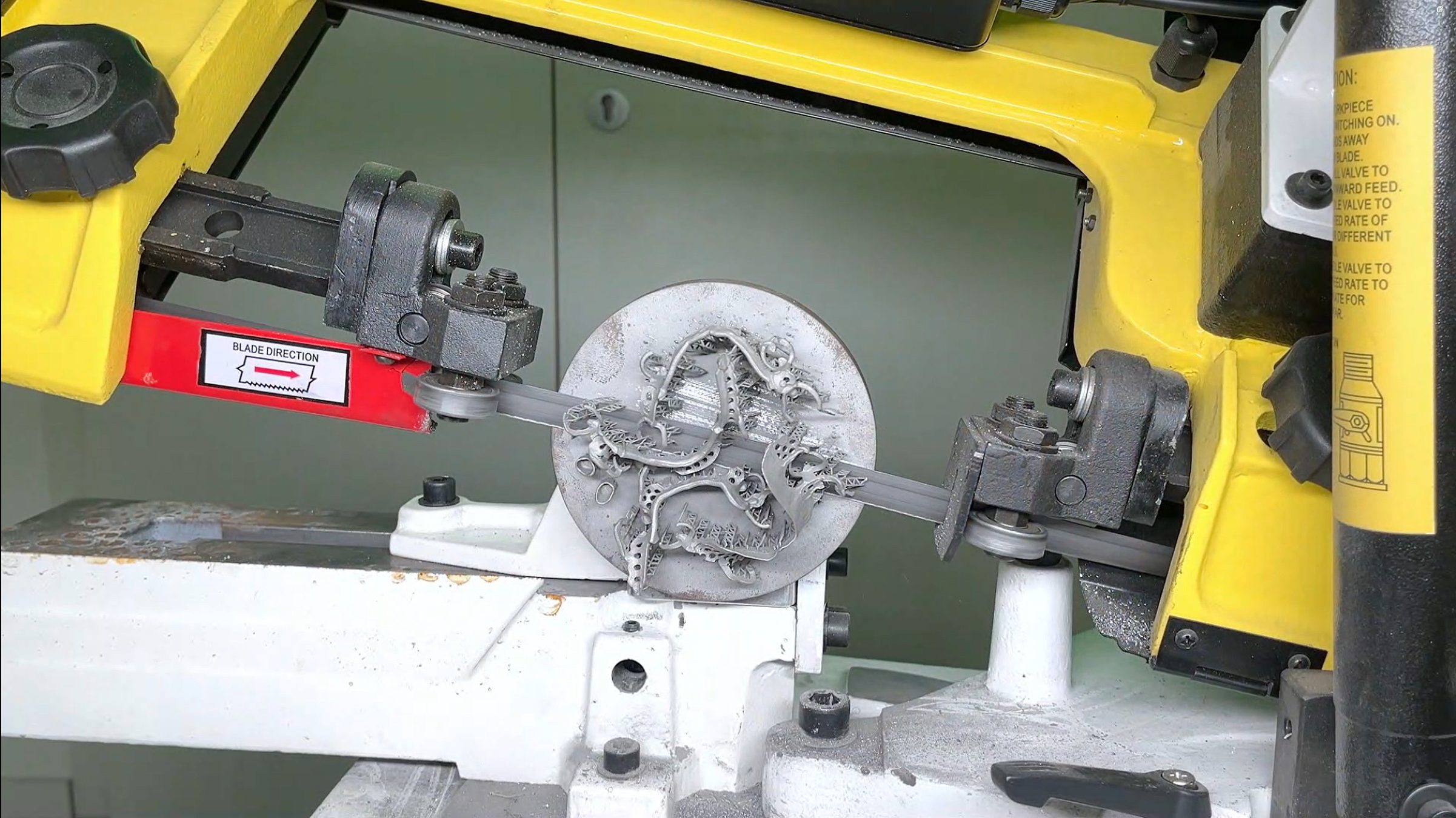 Removing the 3d printed part with a bandsaw