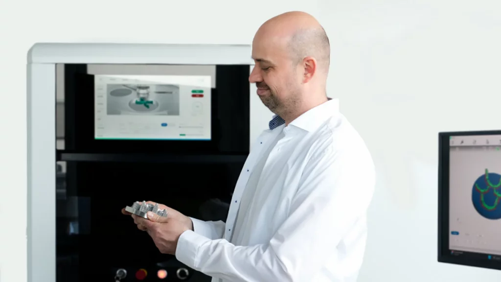 Markus Wolf, CTO of 2onelab, evaluates a 3D-printed dental application with the 2Create.