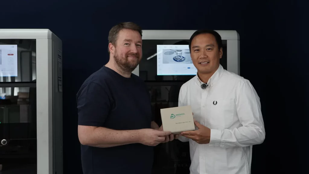Prinoa (Markus Kalb) & Duy from 2onelab metal 3D printing expers
